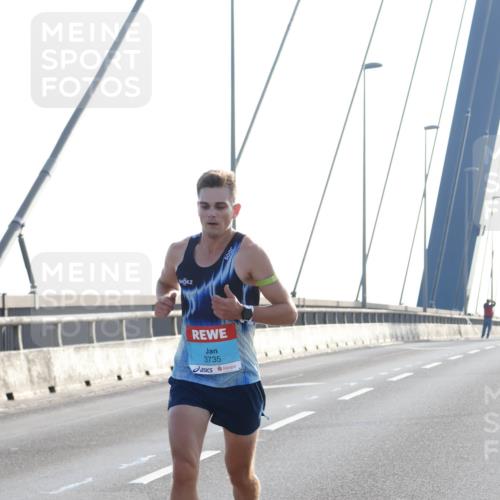 03.10.2026 - Köhlbrandbrückenlauf Tim E. http://msf.ph/oto/10606451 03.10.2026 09:17:36 Position 1 3735 meine-sportfotos.de