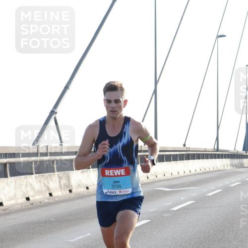 03.10.2026 - Köhlbrandbrückenlauf Tim E. http://msf.ph/oto/10606457 03.10.2026 09:17:36 Position 1 3735 meine-sportfotos.de
