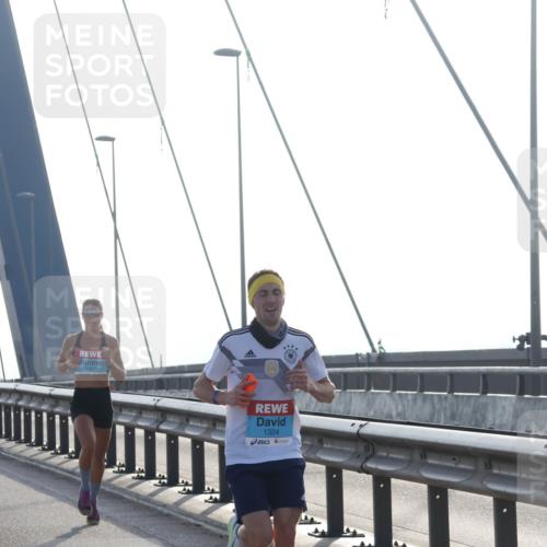 03.10.2026 - Köhlbrandbrückenlauf Tim E. http://msf.ph/oto/10606481 03.10.2026 09:17:52 Position 1 1467, 1324 meine-sportfotos.de