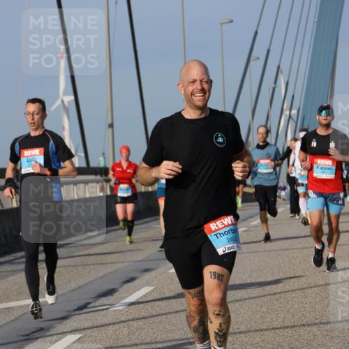 03.10.2026 - Köhlbrandbrückenlauf Strokosch-Dieckow http://msf.ph/oto/10606483 03.10.2026 09:44:52 Position 2 2452, 1987, 1901 meine-sportfotos.de