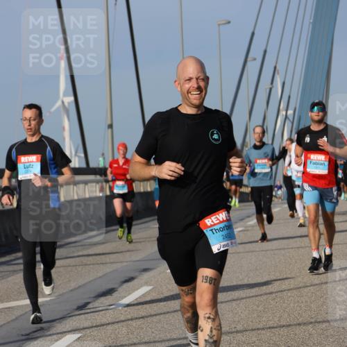 03.10.2026 - Köhlbrandbrückenlauf Strokosch-Dieckow http://msf.ph/oto/10606491 03.10.2026 09:44:52 Position 2 2452, 1987 meine-sportfotos.de