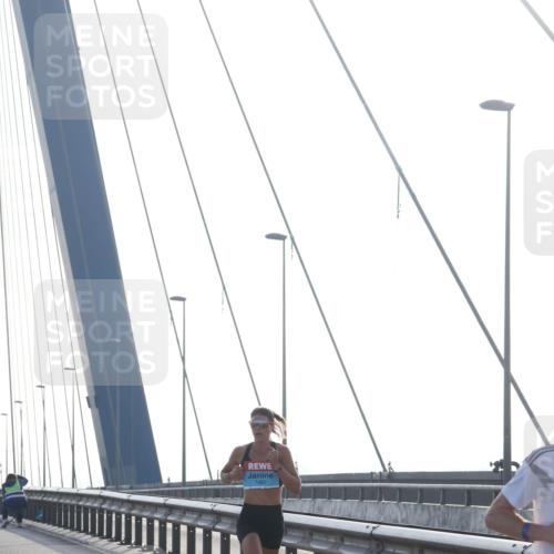 03.10.2026 - Köhlbrandbrückenlauf Tim E. http://msf.ph/oto/10606500 03.10.2026 09:17:54 Position 1 1467 meine-sportfotos.de