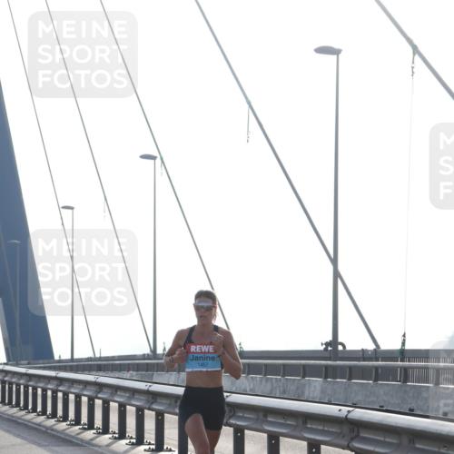 03.10.2026 - Köhlbrandbrückenlauf Tim E. http://msf.ph/oto/10606510 03.10.2026 09:17:54 Position 1 1467 meine-sportfotos.de