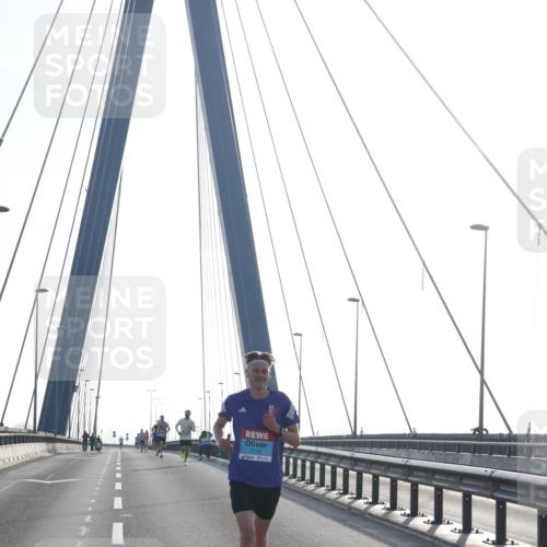 03.10.2026 - Köhlbrandbrückenlauf Tim E. http://msf.ph/oto/10606539 03.10.2026 09:18:03 Position 1 2172 meine-sportfotos.de