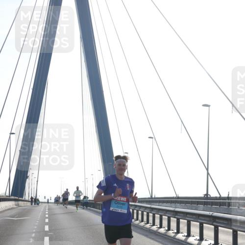 03.10.2026 - Köhlbrandbrückenlauf Tim E. http://msf.ph/oto/10606547 03.10.2026 09:18:03 Position 1 2172 meine-sportfotos.de