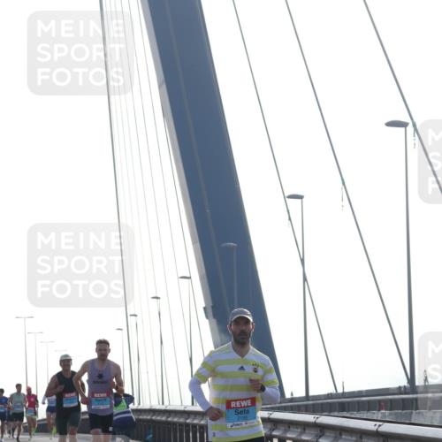 03.10.2026 - Köhlbrandbrückenlauf Tim E. http://msf.ph/oto/10606560 03.10.2026 09:18:09 Position 1 2120 meine-sportfotos.de