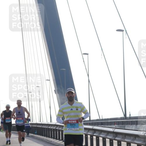 03.10.2026 - Köhlbrandbrückenlauf Tim E. http://msf.ph/oto/10606563 03.10.2026 09:18:09 Position 1 2120 meine-sportfotos.de