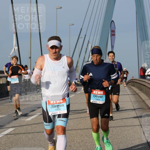 03.10.2026 - Köhlbrandbrückenlauf Strokosch-Dieckow http://msf.ph/oto/10606564 03.10.2026 09:45:00 Position 2 1968, 1969 meine-sportfotos.de