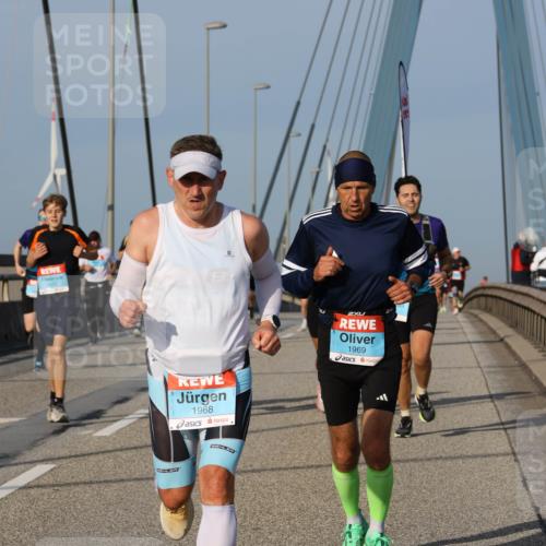03.10.2026 - Köhlbrandbrückenlauf Strokosch-Dieckow http://msf.ph/oto/10606572 03.10.2026 09:45:00 Position 2 1968, 1969 meine-sportfotos.de