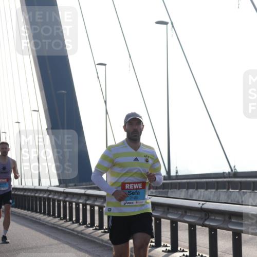 03.10.2026 - Köhlbrandbrückenlauf Tim E. http://msf.ph/oto/10606579 03.10.2026 09:18:10 Position 1 2120 meine-sportfotos.de