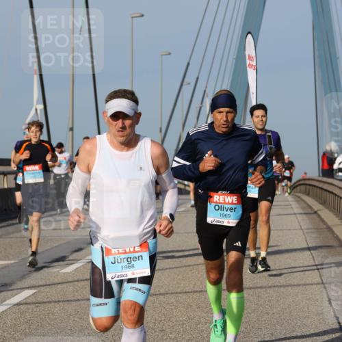 03.10.2026 - Köhlbrandbrückenlauf Strokosch-Dieckow http://msf.ph/oto/10606580 03.10.2026 09:45:00 Position 2 1968, 1969 meine-sportfotos.de