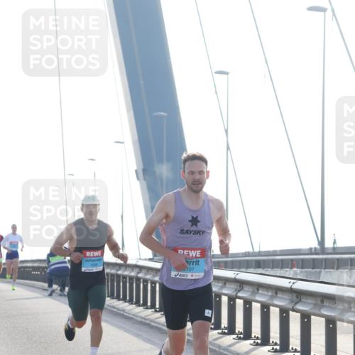 03.10.2026 - Köhlbrandbrückenlauf Tim E. http://msf.ph/oto/10606594 03.10.2026 09:18:13 Position 1 1599, 2107 meine-sportfotos.de