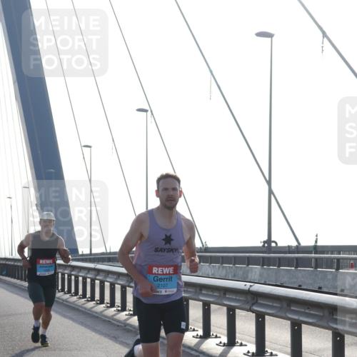 03.10.2026 - Köhlbrandbrückenlauf Tim E. http://msf.ph/oto/10606619 03.10.2026 09:18:14 Position 1 2107 meine-sportfotos.de