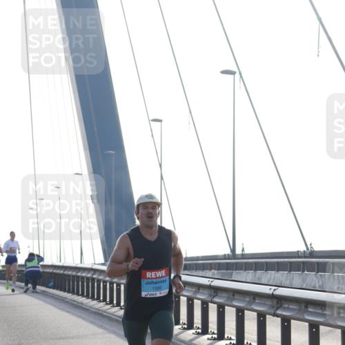 03.10.2026 - Köhlbrandbrückenlauf Tim E. http://msf.ph/oto/10606624 03.10.2026 09:18:16 Position 1 1599 meine-sportfotos.de