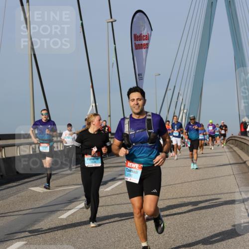 03.10.2026 - Köhlbrandbrückenlauf Strokosch-Dieckow http://msf.ph/oto/10606638 03.10.2026 09:45:03 Position 2 1928, 3700 meine-sportfotos.de