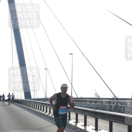 03.10.2026 - Köhlbrandbrückenlauf Tim E. http://msf.ph/oto/10606643 03.10.2026 09:18:17 Position 1 1599 meine-sportfotos.de