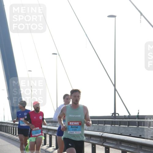 03.10.2026 - Köhlbrandbrückenlauf Tim E. http://msf.ph/oto/10606664 03.10.2026 09:18:25 Position 1 2109 meine-sportfotos.de