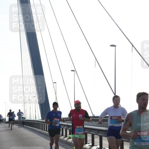 03.10.2026 - Köhlbrandbrückenlauf Tim E. http://msf.ph/oto/10606680 03.10.2026 09:18:26 Position 1 3849, 2109 meine-sportfotos.de