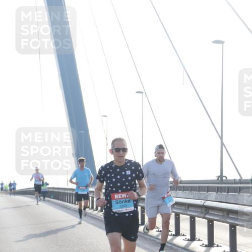 03.10.2026 - Köhlbrandbrückenlauf Tim E. http://msf.ph/oto/10606721 03.10.2026 09:18:34 Position 1 2263 meine-sportfotos.de