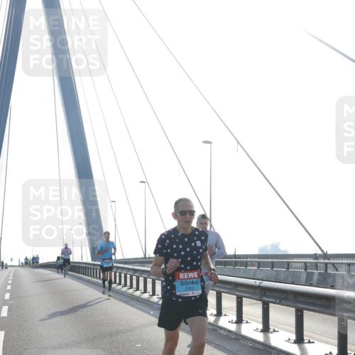 03.10.2026 - Köhlbrandbrückenlauf Tim E. http://msf.ph/oto/10606742 03.10.2026 09:18:35 Position 1 2263 meine-sportfotos.de