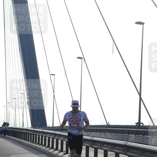 03.10.2026 - Köhlbrandbrückenlauf Tim E. http://msf.ph/oto/10606815 03.10.2026 09:18:41 Position 1 1716 meine-sportfotos.de