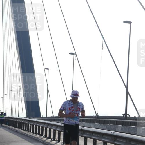 03.10.2026 - Köhlbrandbrückenlauf Tim E. http://msf.ph/oto/10606822 03.10.2026 09:18:42 Position 1 33 meine-sportfotos.de