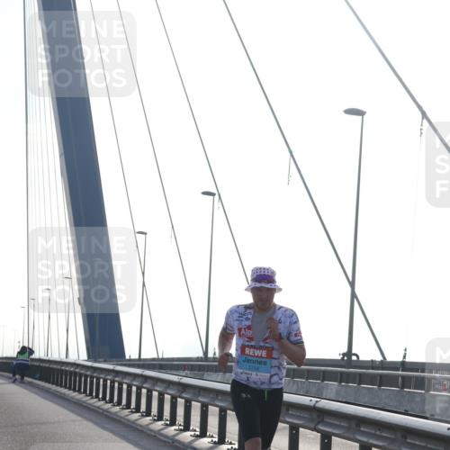 03.10.2026 - Köhlbrandbrückenlauf Tim E. http://msf.ph/oto/10606836 03.10.2026 09:18:43 Position 1 1716 meine-sportfotos.de