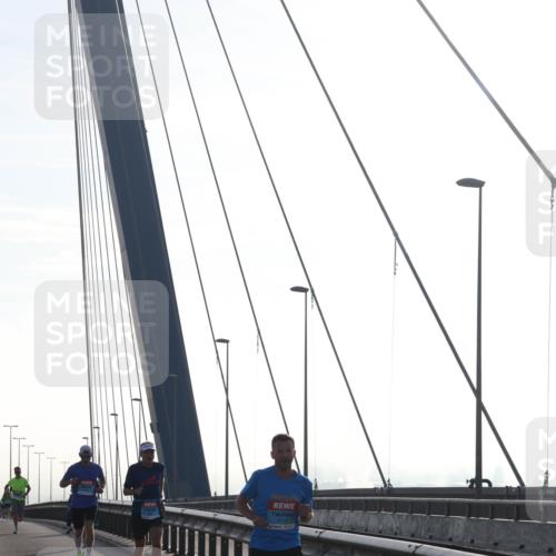 03.10.2026 - Köhlbrandbrückenlauf Tim E. http://msf.ph/oto/10606851 03.10.2026 09:18:54 Position 1  meine-sportfotos.de