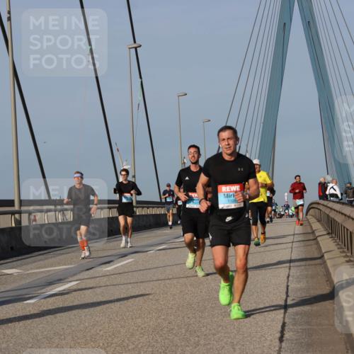 03.10.2026 - Köhlbrandbrückenlauf Strokosch-Dieckow http://msf.ph/oto/10606867 03.10.2026 09:45:23 Position 2 1328 meine-sportfotos.de