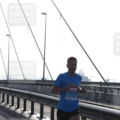 03.10.2026 - Köhlbrandbrückenlauf Tim E. http://msf.ph/oto/10606873 03.10.2026 09:18:56 Position 1 4, 2116 meine-sportfotos.de