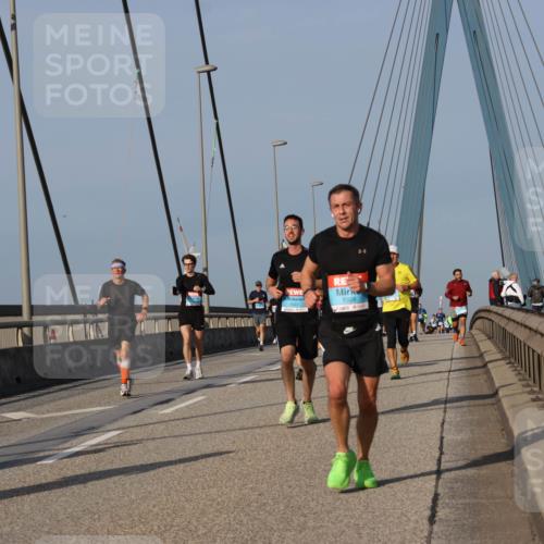 03.10.2026 - Köhlbrandbrückenlauf Strokosch-Dieckow http://msf.ph/oto/10606875 03.10.2026 09:45:23 Position 2 1328 meine-sportfotos.de