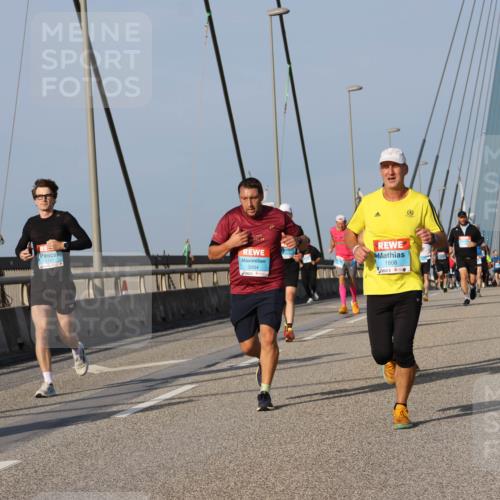 03.10.2026 - Köhlbrandbrückenlauf Strokosch-Dieckow http://msf.ph/oto/10606892 03.10.2026 09:45:27 Position 2 1127, 3004, 1808 meine-sportfotos.de