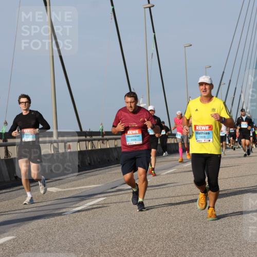 03.10.2026 - Köhlbrandbrückenlauf Strokosch-Dieckow http://msf.ph/oto/10606899 03.10.2026 09:45:27 Position 2 1127, 43, 195, 3004, 1808 meine-sportfotos.de