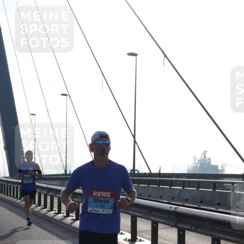 03.10.2026 - Köhlbrandbrückenlauf Tim E. http://msf.ph/oto/10606900 03.10.2026 09:18:59 Position 1 2134 meine-sportfotos.de