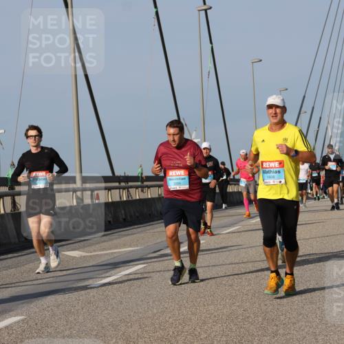03.10.2026 - Köhlbrandbrückenlauf Strokosch-Dieckow http://msf.ph/oto/10606905 03.10.2026 09:45:27 Position 2 3004, 1808 meine-sportfotos.de