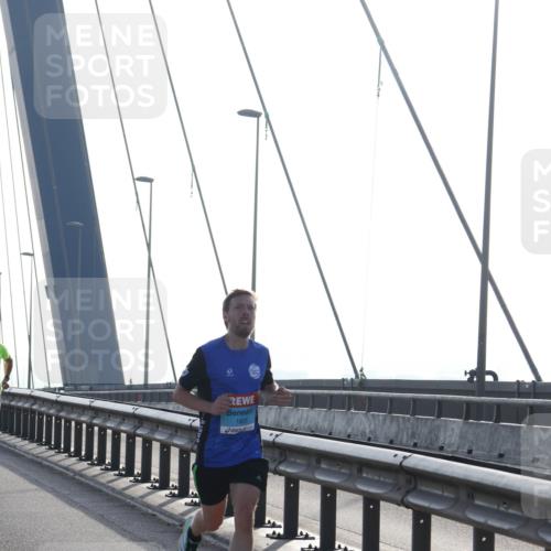 03.10.2026 - Köhlbrandbrückenlauf Tim E. http://msf.ph/oto/10606906 03.10.2026 09:19:00 Position 1 1825 meine-sportfotos.de