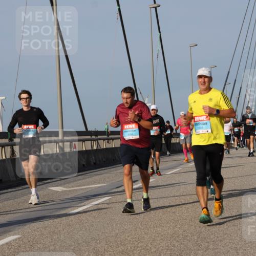 03.10.2026 - Köhlbrandbrückenlauf Strokosch-Dieckow http://msf.ph/oto/10606911 03.10.2026 09:45:27 Position 2 3004, 1808 meine-sportfotos.de