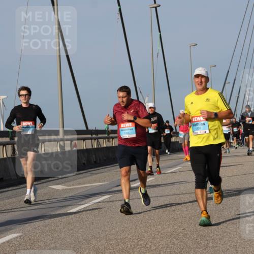 03.10.2026 - Köhlbrandbrückenlauf Strokosch-Dieckow http://msf.ph/oto/10606915 03.10.2026 09:45:27 Position 2 3004, 1808 meine-sportfotos.de