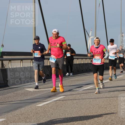 03.10.2026 - Köhlbrandbrückenlauf Strokosch-Dieckow http://msf.ph/oto/10606924 03.10.2026 09:45:33 Position 2 14, 2363, 1996 meine-sportfotos.de