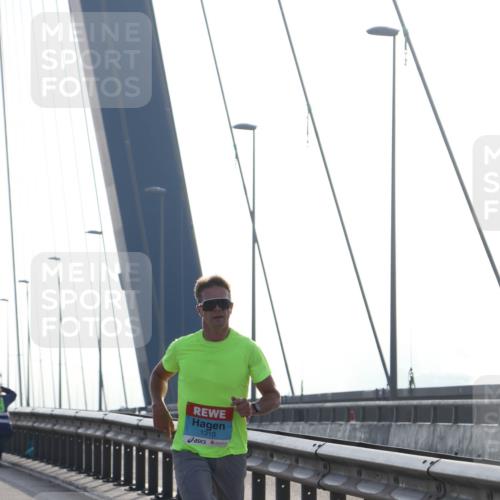 03.10.2026 - Köhlbrandbrückenlauf Tim E. http://msf.ph/oto/10606928 03.10.2026 09:19:03 Position 1 1310 meine-sportfotos.de