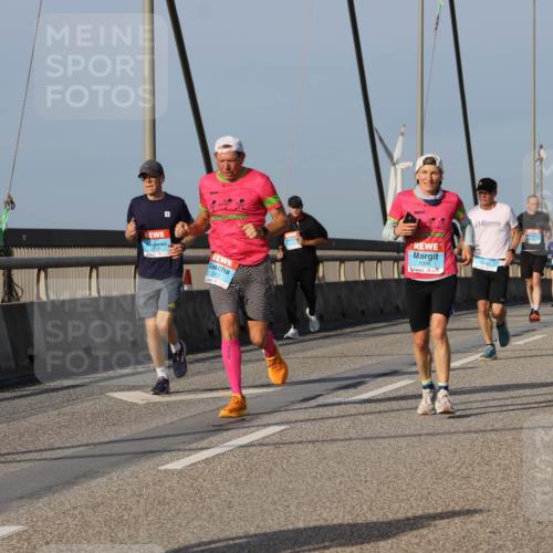 03.10.2026 - Köhlbrandbrückenlauf Strokosch-Dieckow http://msf.ph/oto/10606938 03.10.2026 09:45:33 Position 2 1996, 14, 2479 meine-sportfotos.de