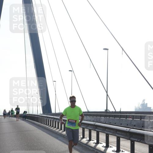 03.10.2026 - Köhlbrandbrückenlauf Tim E. http://msf.ph/oto/10606949 03.10.2026 09:19:05 Position 1  meine-sportfotos.de