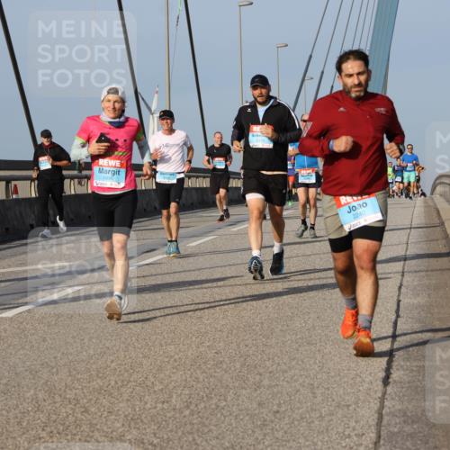03.10.2026 - Köhlbrandbrückenlauf Strokosch-Dieckow http://msf.ph/oto/10606952 03.10.2026 09:45:34 Position 2 1963, 14, 2479, 1996, 2240 meine-sportfotos.de