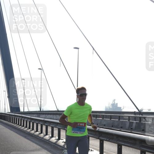 03.10.2026 - Köhlbrandbrückenlauf Tim E. http://msf.ph/oto/10606966 03.10.2026 09:19:06 Position 1 1310 meine-sportfotos.de