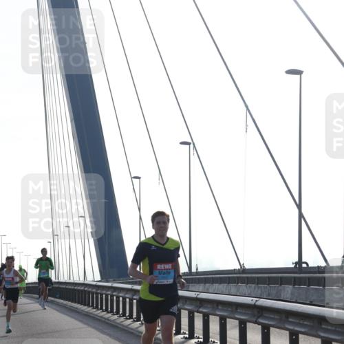 03.10.2026 - Köhlbrandbrückenlauf Tim E. http://msf.ph/oto/10606968 03.10.2026 09:19:15 Position 1 2117 meine-sportfotos.de