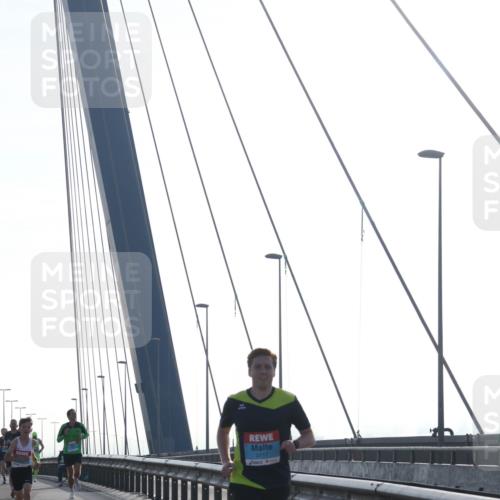 03.10.2026 - Köhlbrandbrückenlauf Tim E. http://msf.ph/oto/10606976 03.10.2026 09:19:15 Position 1 2117 meine-sportfotos.de