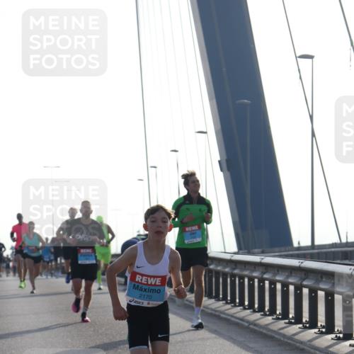 03.10.2026 - Köhlbrandbrückenlauf Tim E. http://msf.ph/oto/10606988 03.10.2026 09:19:18 Position 1 2170 meine-sportfotos.de