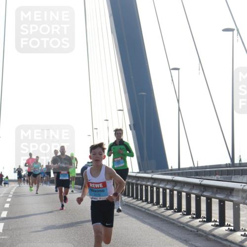03.10.2026 - Köhlbrandbrückenlauf Tim E. http://msf.ph/oto/10606996 03.10.2026 09:19:18 Position 1 2170 meine-sportfotos.de