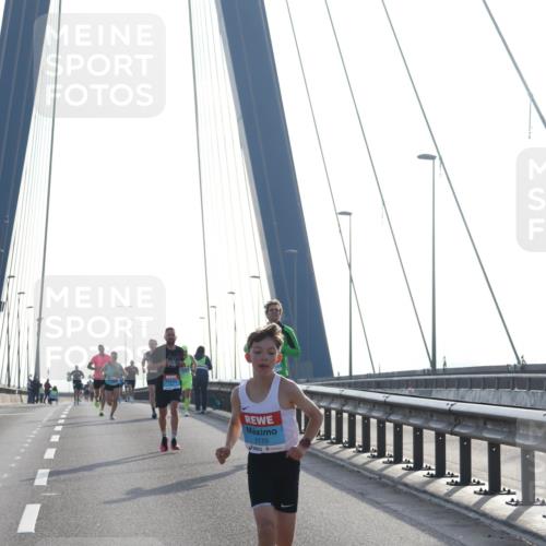 03.10.2026 - Köhlbrandbrückenlauf Tim E. http://msf.ph/oto/10607008 03.10.2026 09:19:19 Position 1 2170 meine-sportfotos.de