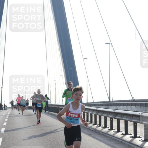 03.10.2026 - Köhlbrandbrückenlauf Tim E. http://msf.ph/oto/10607014 03.10.2026 09:19:19 Position 1 2170 meine-sportfotos.de